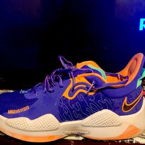 I’m selling sum dark blue Orange light green paul george